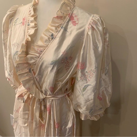 Vintage JC Penney Misses Robe Satin Floral Puff Sleeve Ruffle Trim Robe - Picture 3 of 16